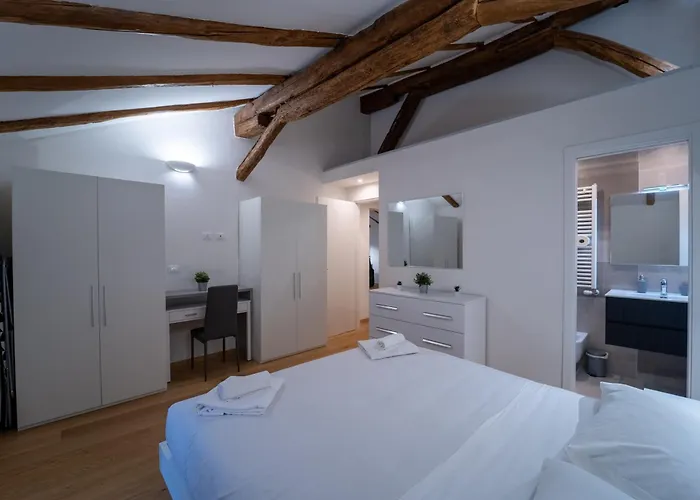 Realkasa Santo Stefano 46 볼로냐