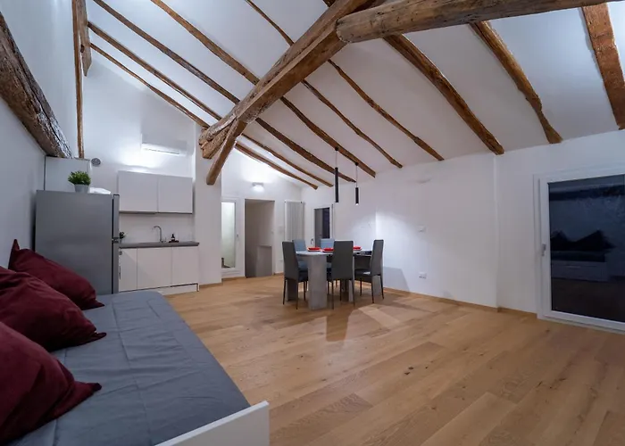 Realkasa Santo Stefano 46 아파트 *