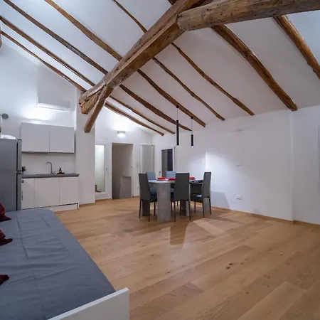 Realkasa Santo Stefano 46 Apartamento *